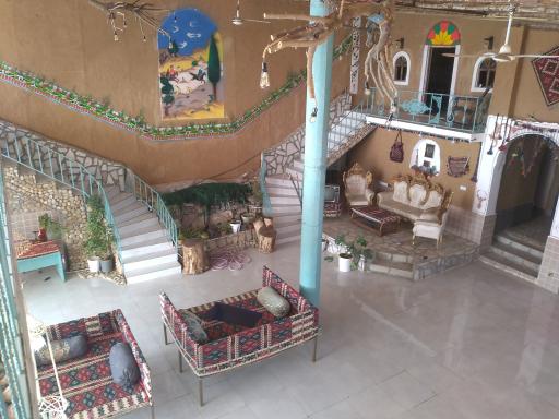 عکس بومگردی و سفره خانه سنتی دارجونه