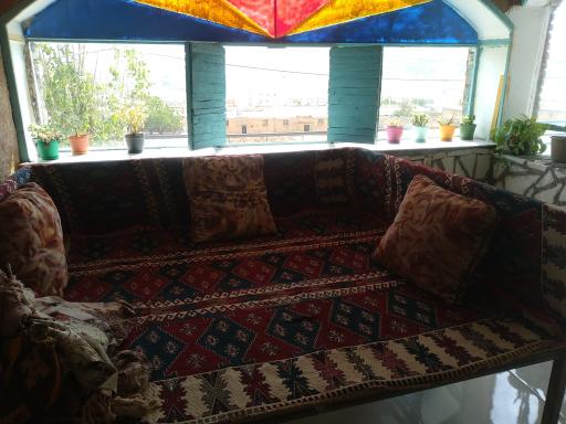 عکس بومگردی و سفره خانه سنتی دارجونه