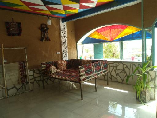 عکس بومگردی و سفره خانه سنتی دارجونه