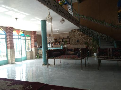 عکس بومگردی و سفره خانه سنتی دارجونه