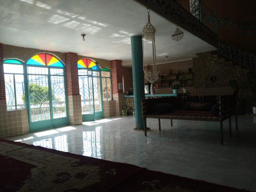 عکس بومگردی و سفره خانه سنتی دارجونه