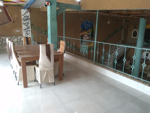 عکس بومگردی و سفره خانه سنتی دارجونه