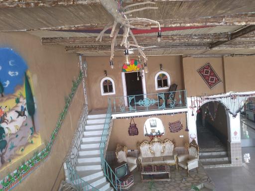 عکس بومگردی و سفره خانه سنتی دارجونه