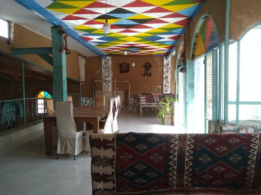 عکس بومگردی و سفره خانه سنتی دارجونه