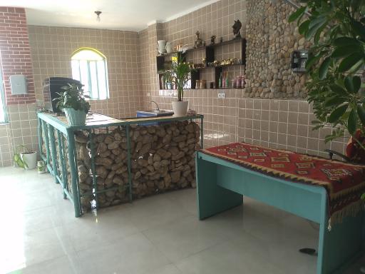 عکس بومگردی و سفره خانه سنتی دارجونه