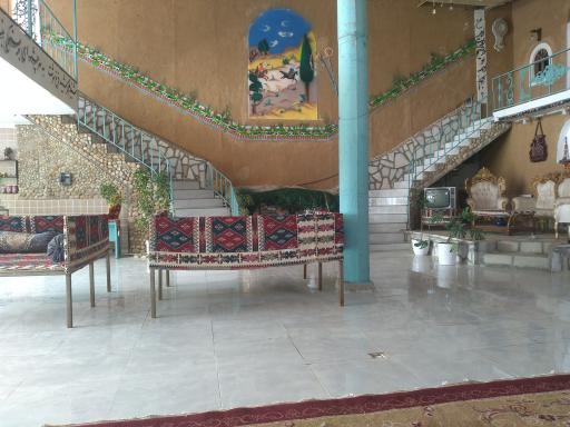 عکس بومگردی و سفره خانه سنتی دارجونه