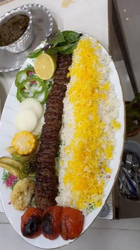 عکس بومگردی و سفره خانه سنتی دارجونه
