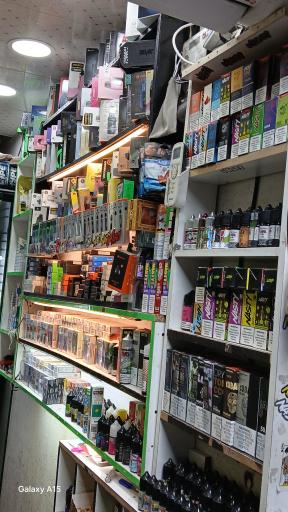 عکس دکه دخانیات بارکد