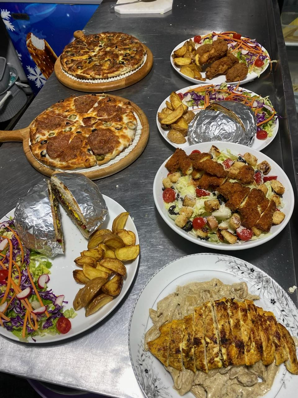 عکس کافه باغچه یلدا