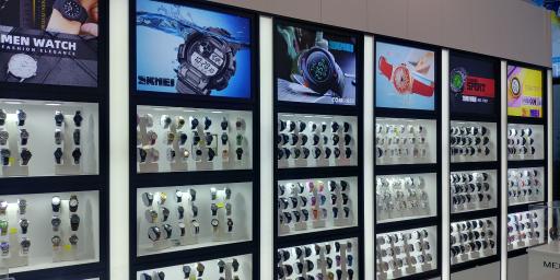 عکس اسکمی ساعت مچی و عینک آفتابی