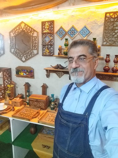 عکس کارگاه و فروشگاه لوازم چوبی رومو وود