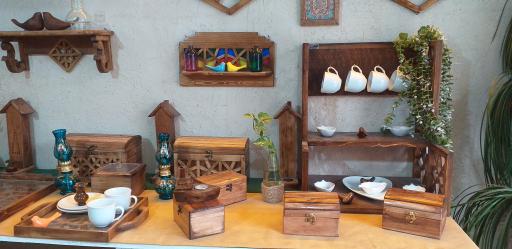 عکس کارگاه و فروشگاه لوازم چوبی رومو وود