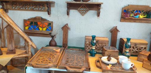 عکس کارگاه و فروشگاه لوازم چوبی رومو وود