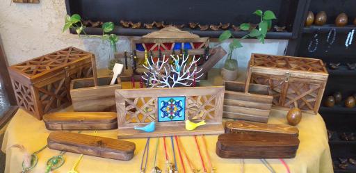 عکس کارگاه و فروشگاه لوازم چوبی رومو وود