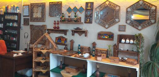 عکس کارگاه و فروشگاه لوازم چوبی رومو وود