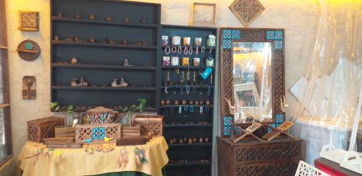 عکس کارگاه و فروشگاه لوازم چوبی رومو وود