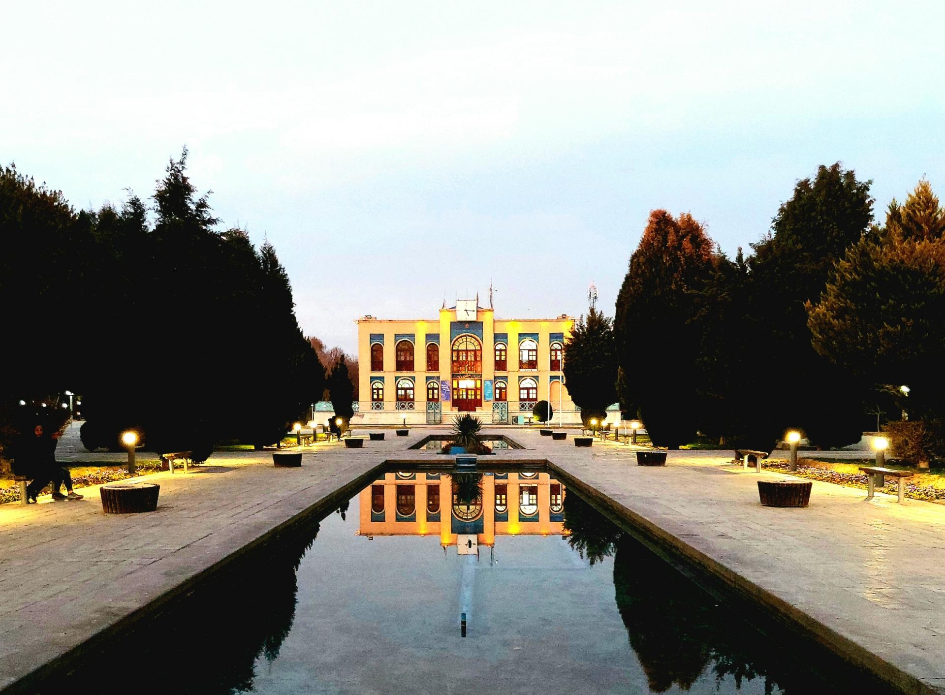 عکس کتابخانه تخصصی ادبیات