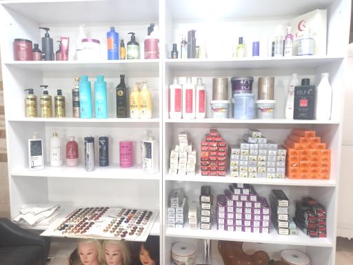 عکس آرایشگاه مردانه دژاوو 