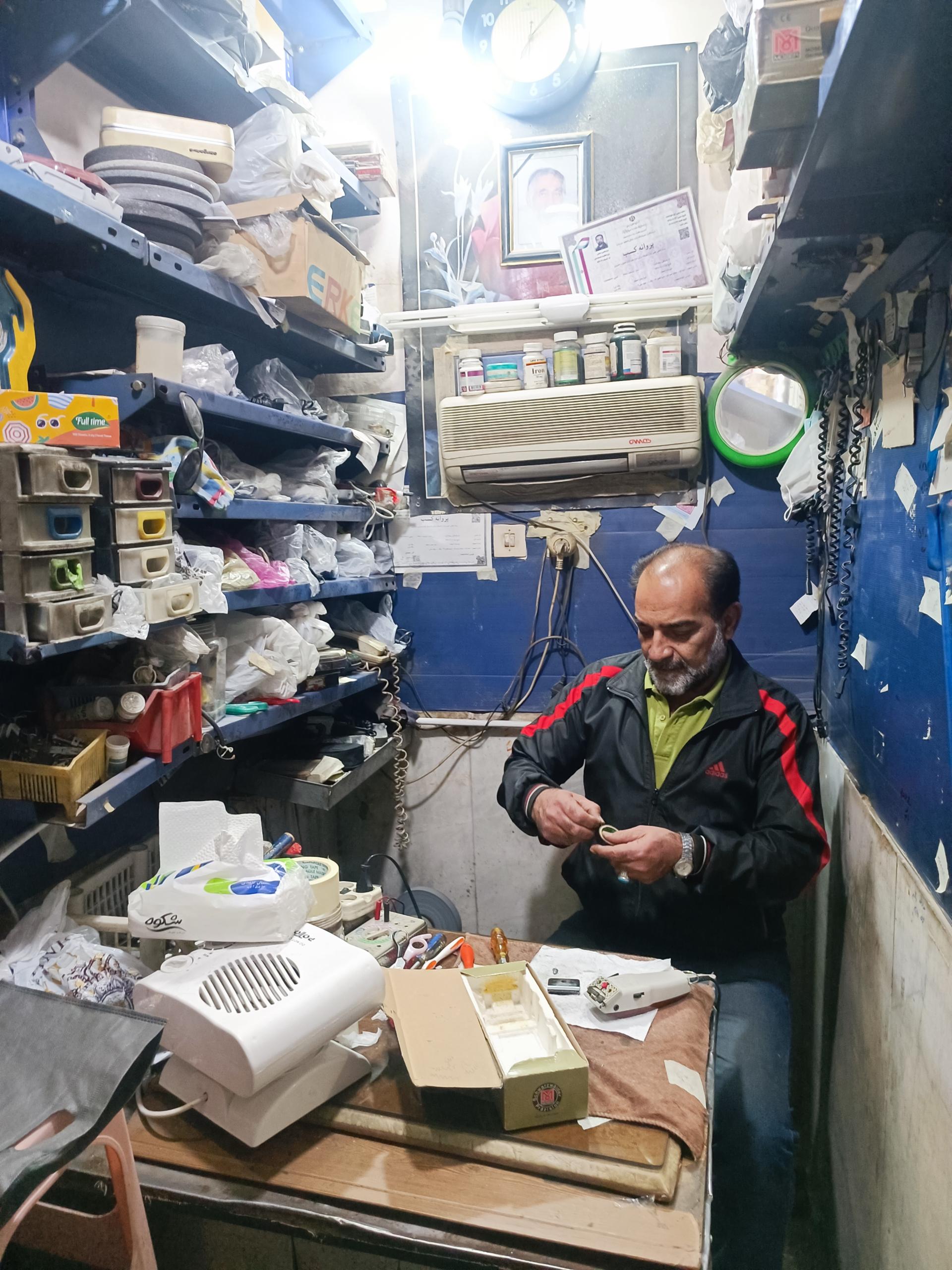 عکس تعمیر ماشین ریش تراش