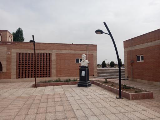 عکس تندیس ابوعبدالله محمد بن عیسی ماهانی