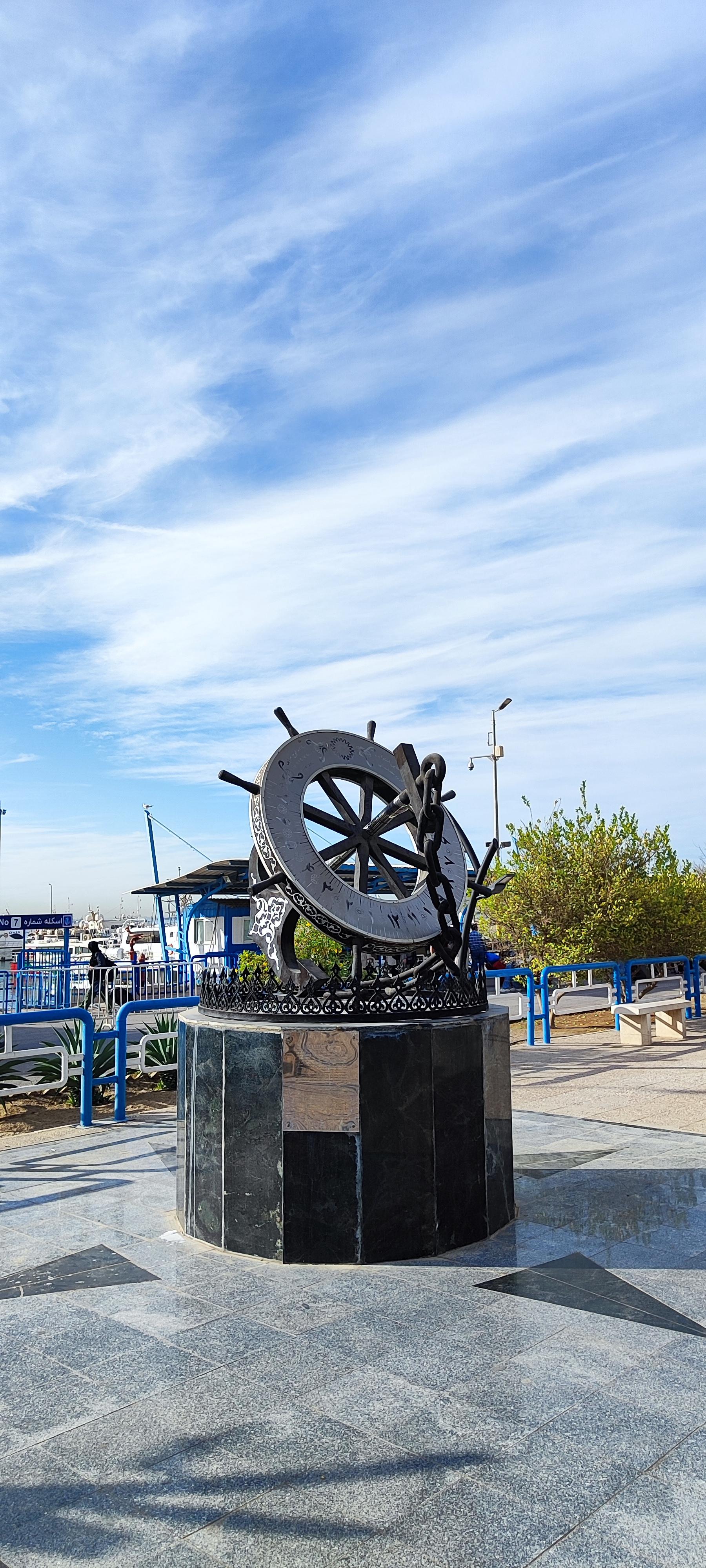عکس ساعت آفتابی بندرعباس