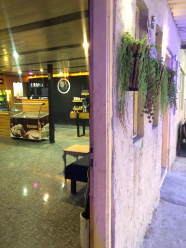 عکس کافه عمو حاجی