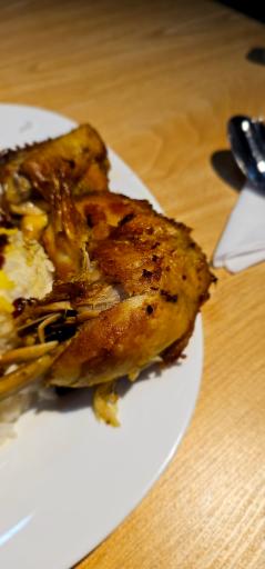 رستوران و بیرون بر چیدا 