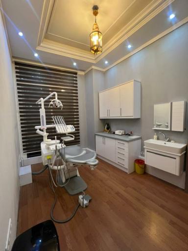 عکس دندانپزشکی دکتر خدابخش