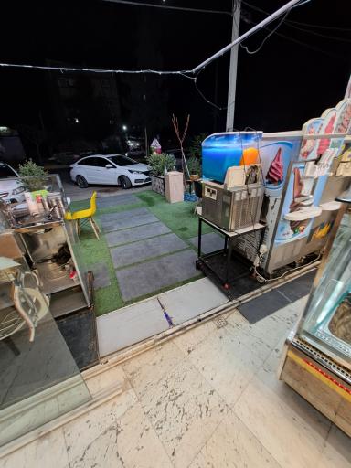 آبمیوه بستنی شاهان 