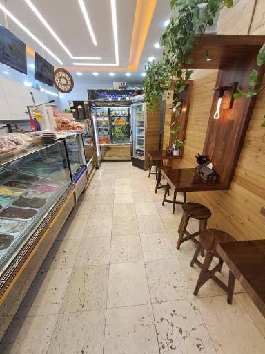 آبمیوه بستنی شاهان 