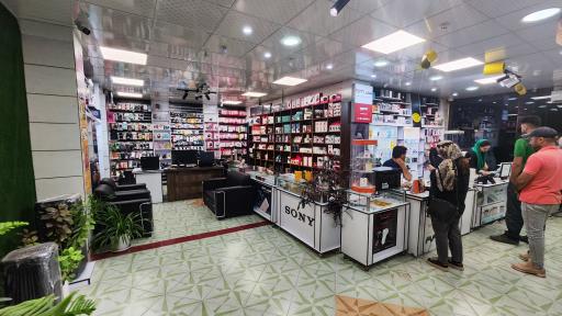 عکس فروشگاه موبایل و کامپیوتر کلیک