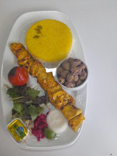 عکس سفارش گیری غذای عمده رستوران ریژان 