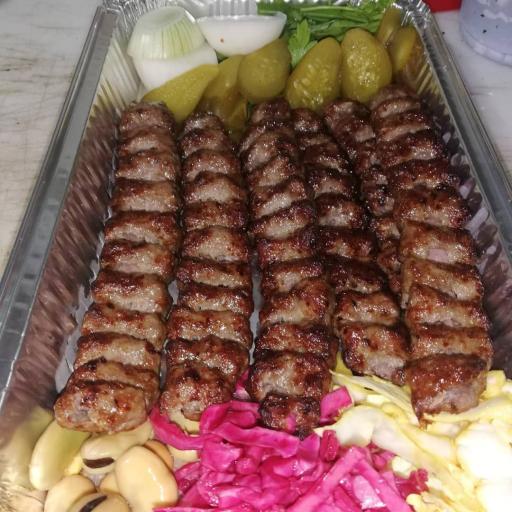 عکس سفارش گیری غذای عمده رستوران ریژان 