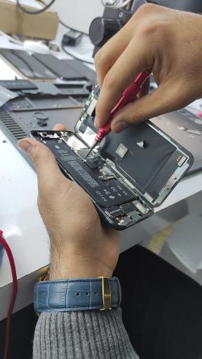 عکس تعمیرات موبایل نامیک