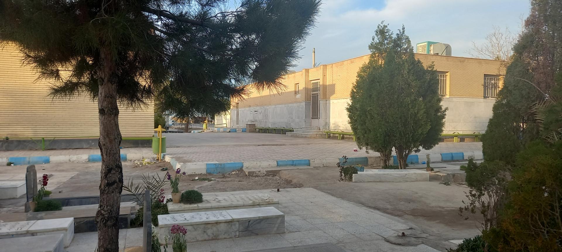 عکس آرامستان گز