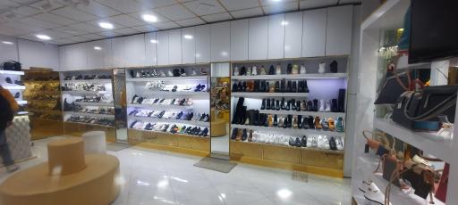 عکس فروشگاه کیف و کفش نایس