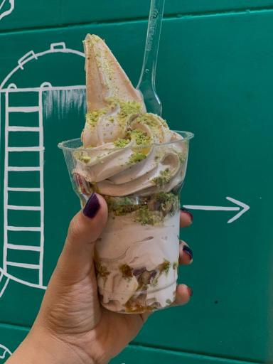 عکس کافه بستنی وافل جلاتو