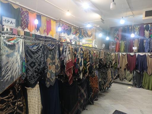 عکس فروشگاه شال روسری سرمه