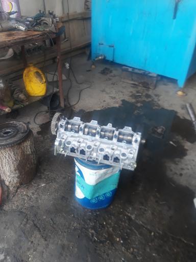 عکس قطعه شویی خودروهای سبک و نیمه سنگین