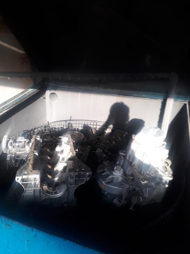 عکس قطعه شویی خودروهای سبک و نیمه سنگین