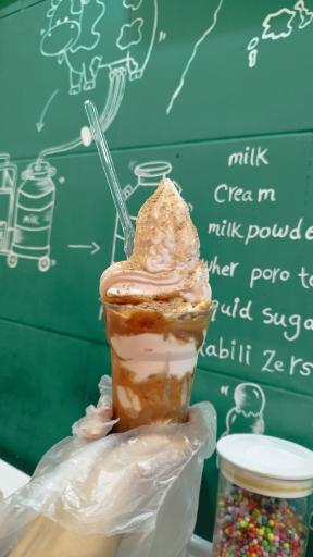 عکس کافه بستنی وافل جلاتو