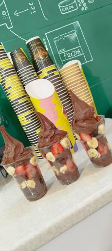 عکس کافه بستنی وافل جلاتو