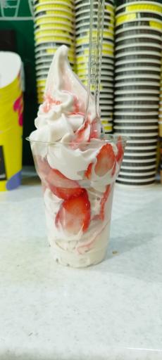 عکس کافه بستنی وافل جلاتو