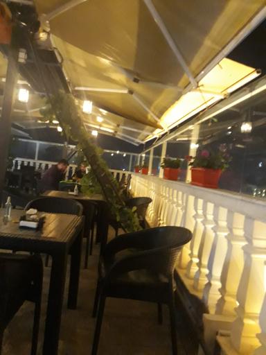 عکس کافه و بام  رستوران هیراد 