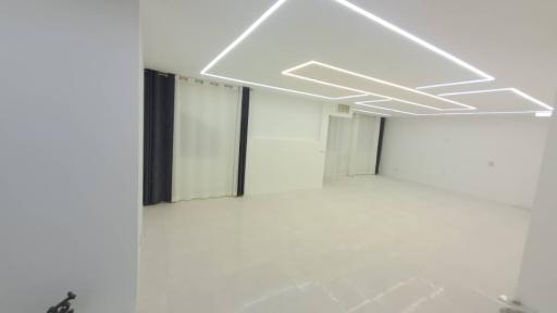 عکس ساختمان سازی سروقامتان صدرا