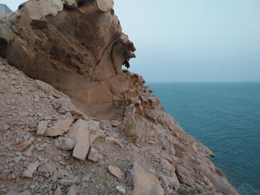 عکس منطقه تفریحی ساحل صخره‌ای مقام