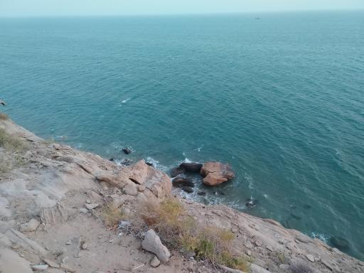 عکس منطقه تفریحی ساحل صخره‌ای مقام