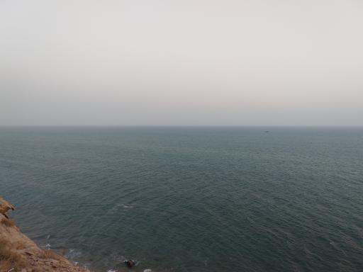 عکس منطقه تفریحی ساحل صخره‌ای مقام