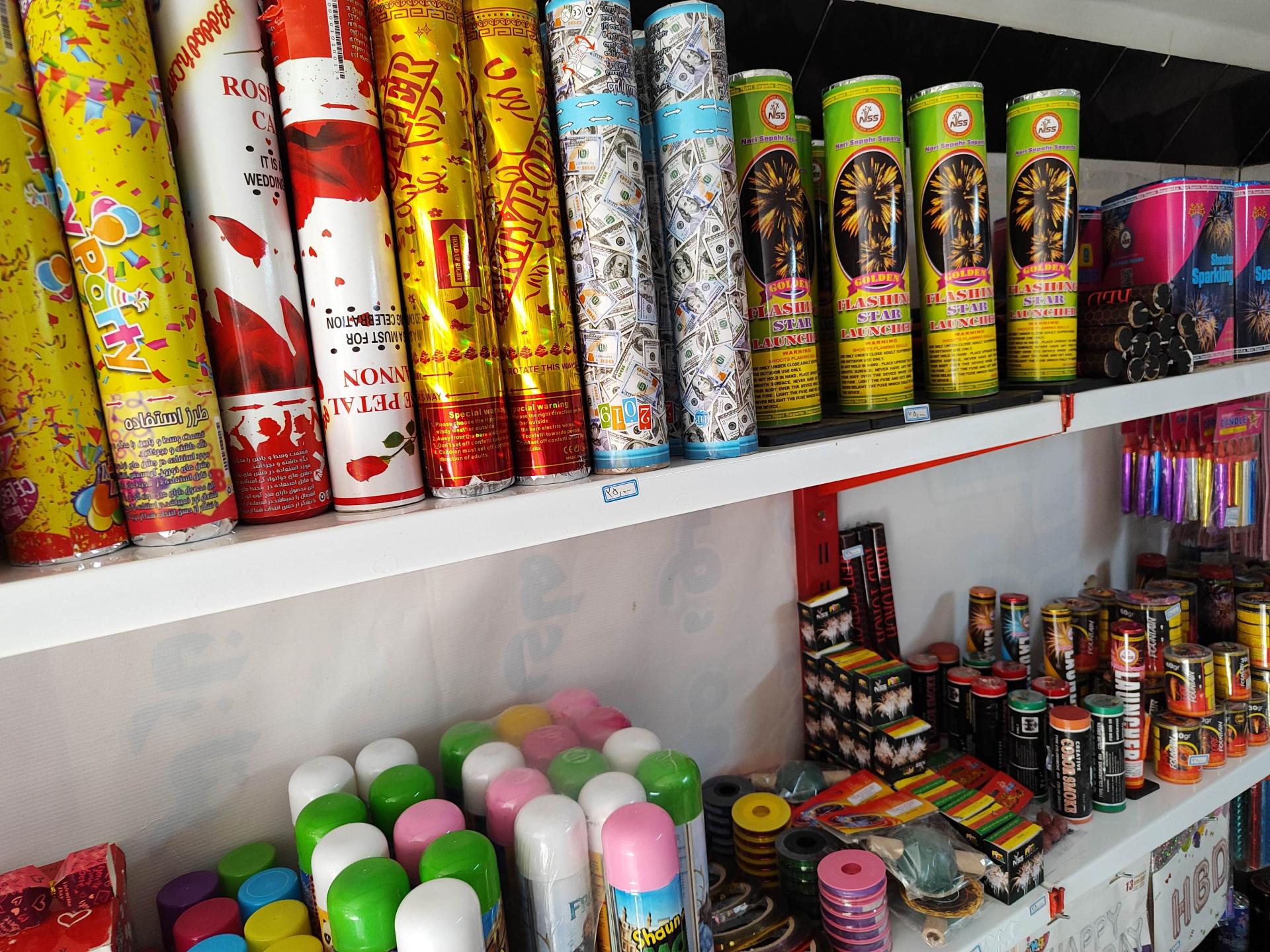 عکس تم تولد وظروف یکبارمصرف شادی نو