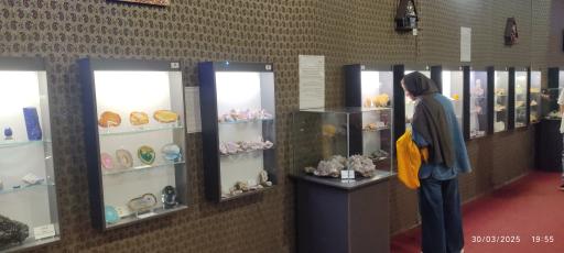 عکس موزه و گنجینه سنگ و شهاب سنگ یزد